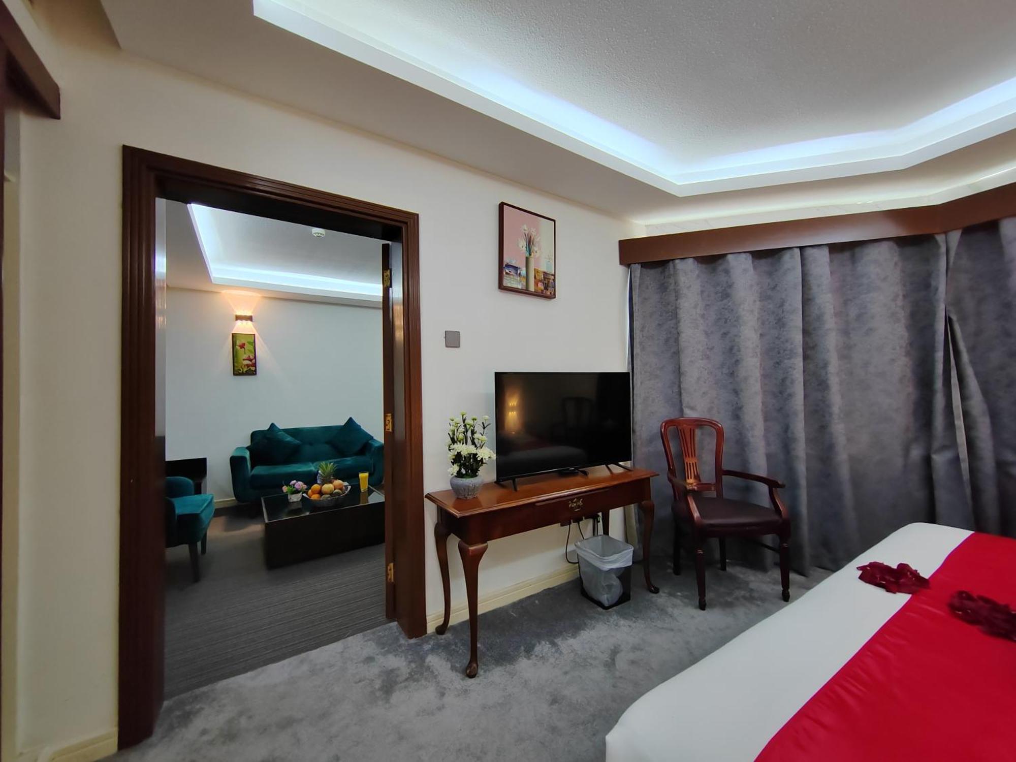 Le Paradise Palace Hotel Дубай Екстериор снимка