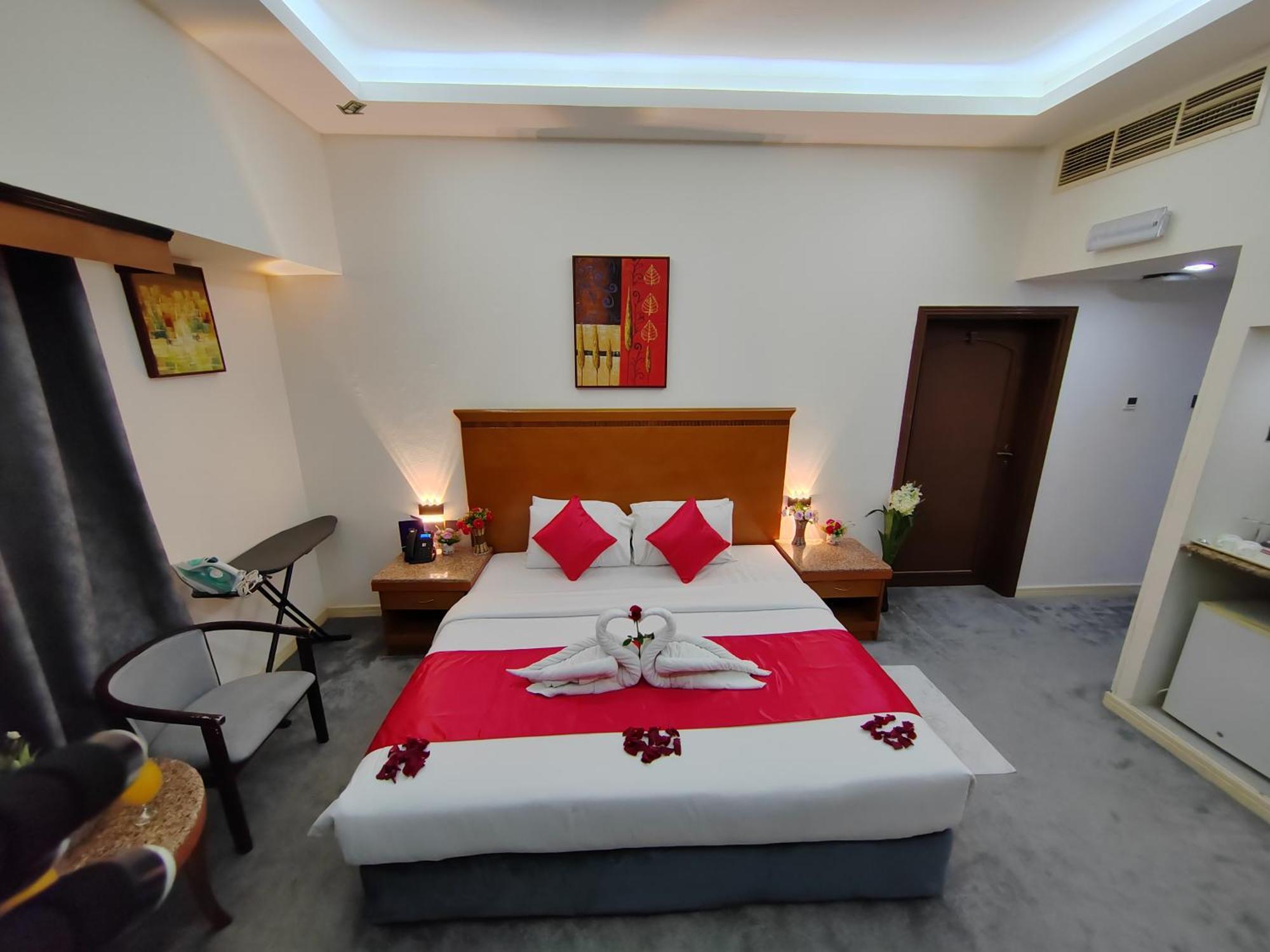 Le Paradise Palace Hotel Дубай Екстериор снимка