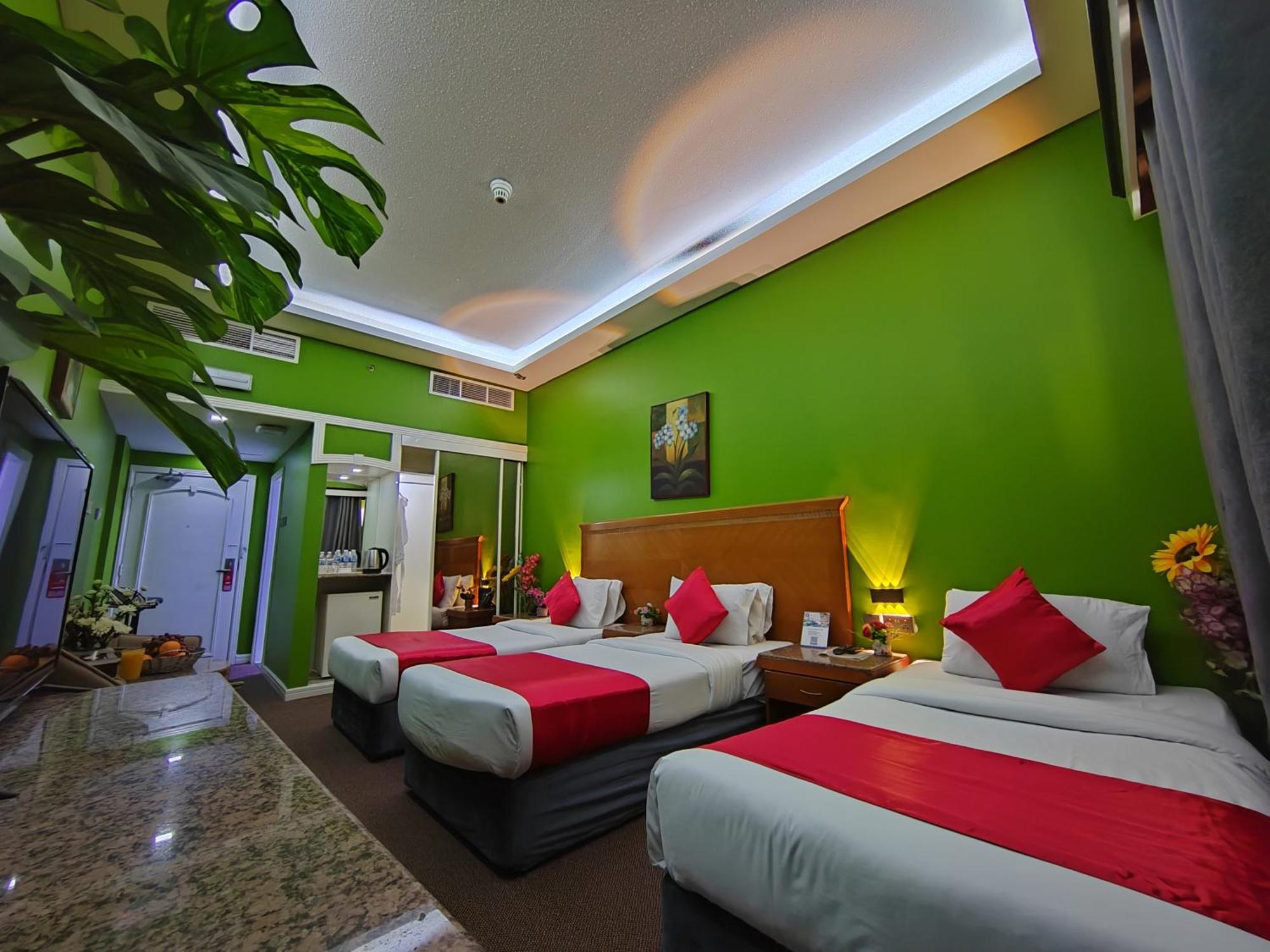 Le Paradise Palace Hotel Дубай Екстериор снимка