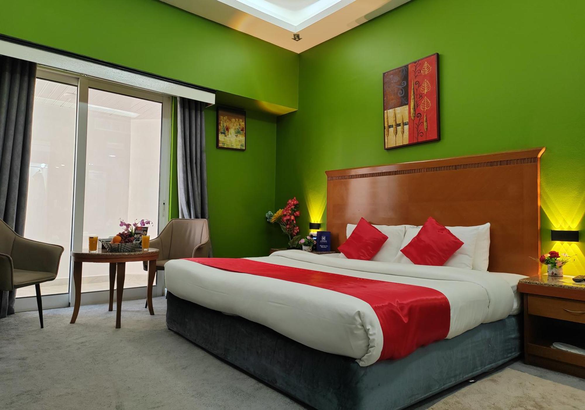Le Paradise Palace Hotel Дубай Екстериор снимка